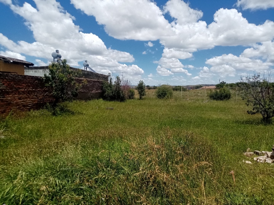2 Bedroom Property for Sale in Molifi Tau Kloof Free State